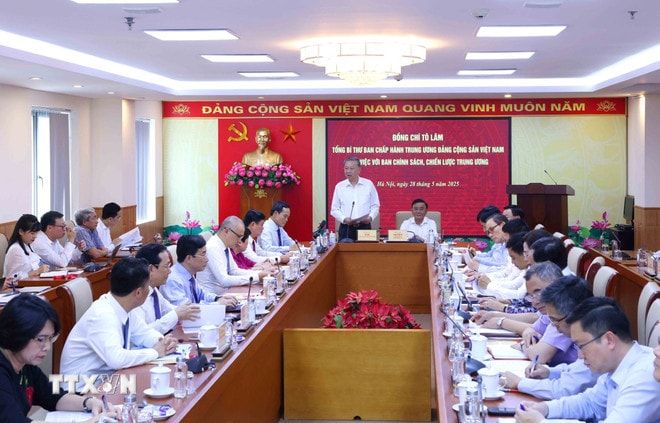 ttxvn-tong-bi-thu-lam-viec-voi-ban-chinh-sach-chien-luoc-trung-uong-ve-quan-ly-thi-truong-vang-28-2.jpg
