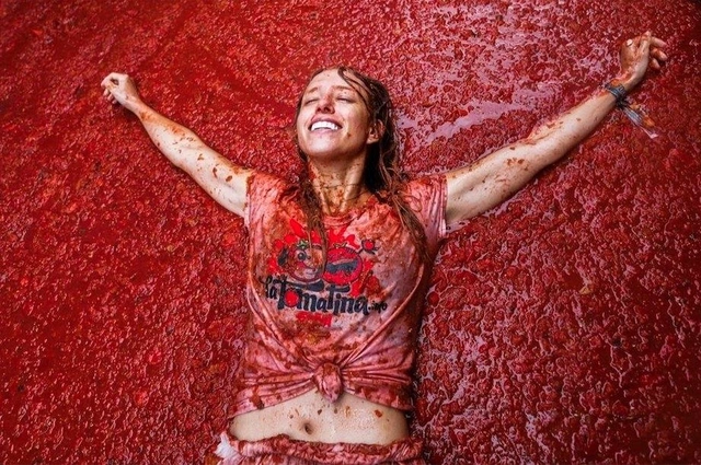 read-dao-le-hoi-nem-ca-chua-la-tomatina-tai-tay-ban-nha-3.webp