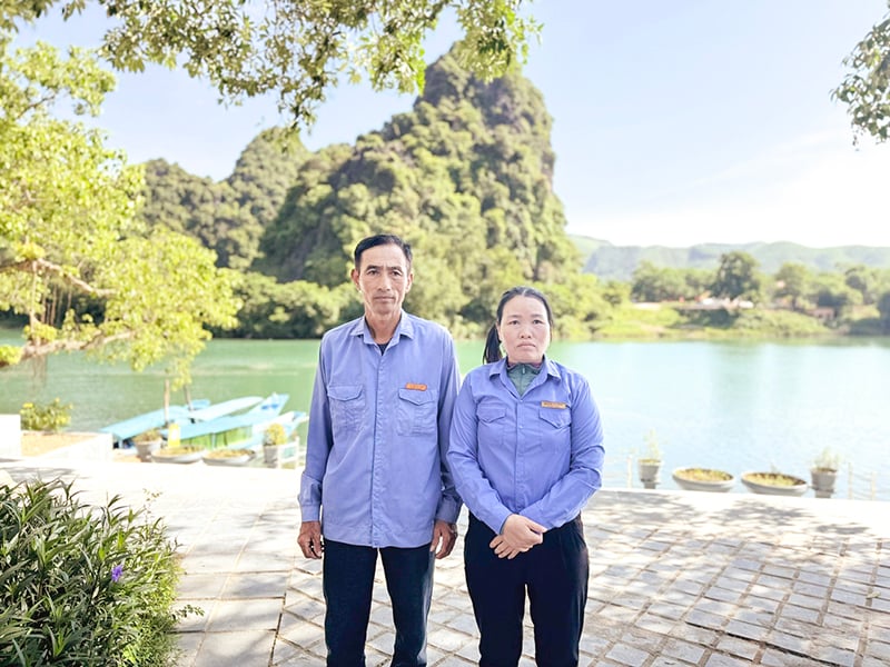 Anh Tạ Minh Tâm và chị Nguyễn Thị Hằng đã tạo ấn tượng tốt trong lòng du khách khi nhặt được của rơi tìm người trả lại.