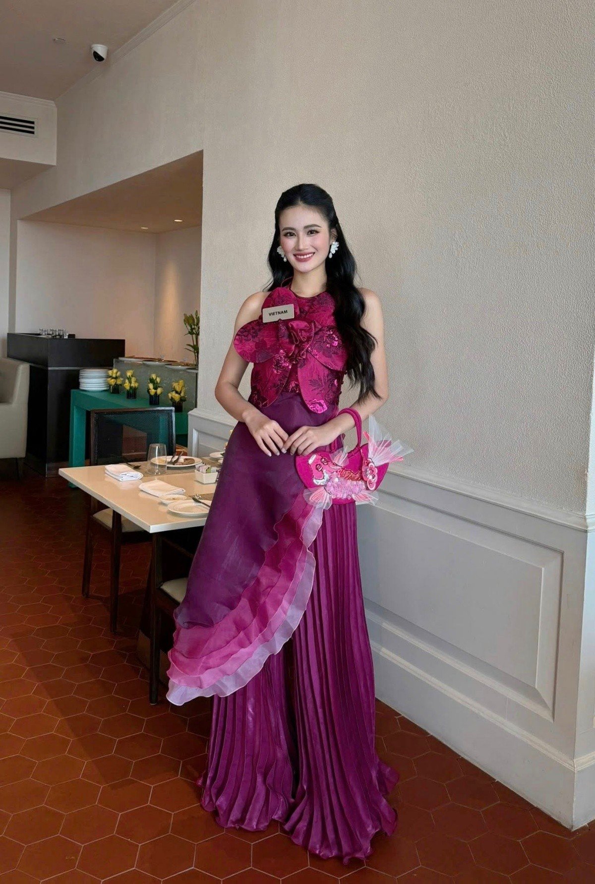 Miss World 2025: Loạt trang phục đậm tinh thần văn hóa Việt của Hoa hậu Ý Nhi - Ảnh 13.