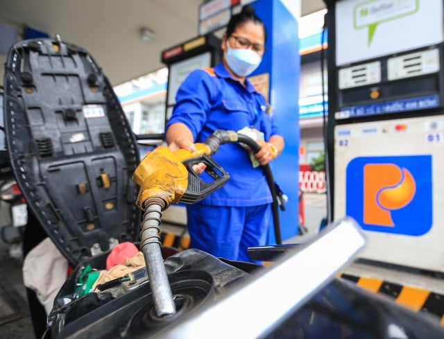 Giá xăng dầu hôm nay 28.5.2025: Xăng trong nước được điều chỉnh thế nào? - Ảnh 1.