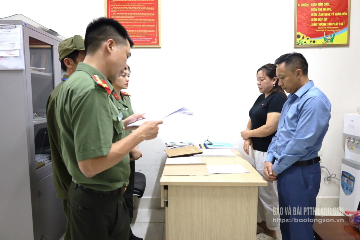 L'Agence de sécurité d'enquête de la police provinciale de Lang Son a décidé de poursuivre et de détenir temporairement Nguyen Dang Bac et Tong Thi Hong Tham.