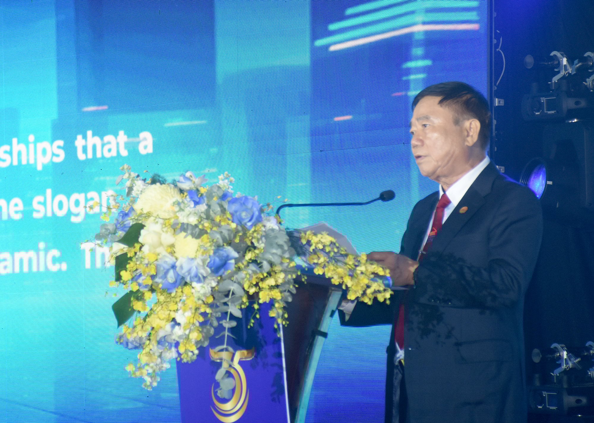 M. Doan Huu Thuan, président du conseil d'administration de HODECO, a pris la parole lors de la cérémonie d'anniversaire.