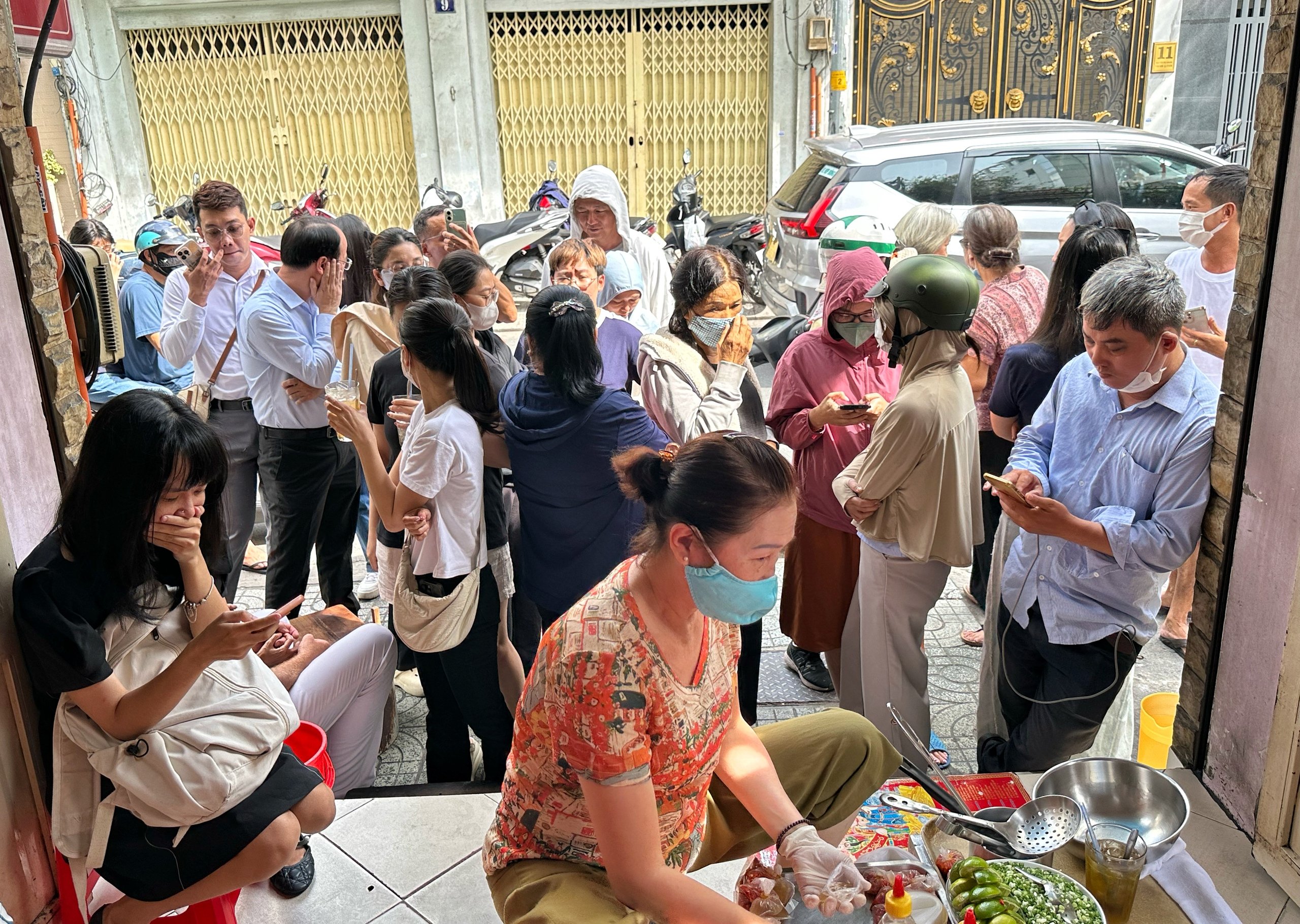 Bánh canh 'bán nhanh nhất Việt Nam' đóng cửa vĩnh viễn: Khách Tây làm điều xúc động - Ảnh 5.