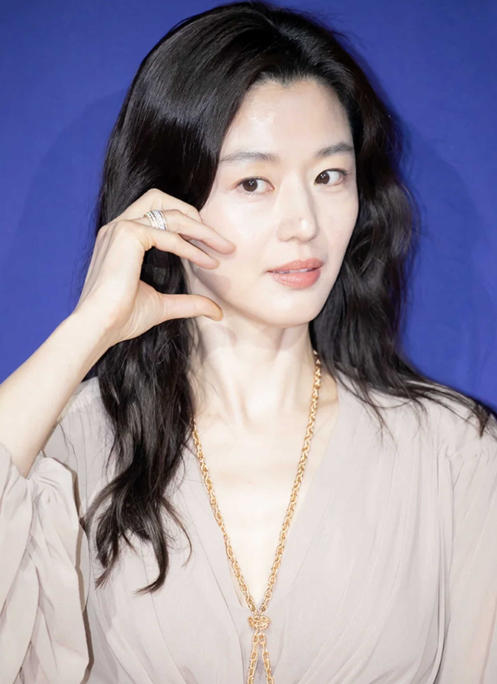 Jun Ji Hyun được coi như biểu tượng thời trang tại Hàn Quốc - 2