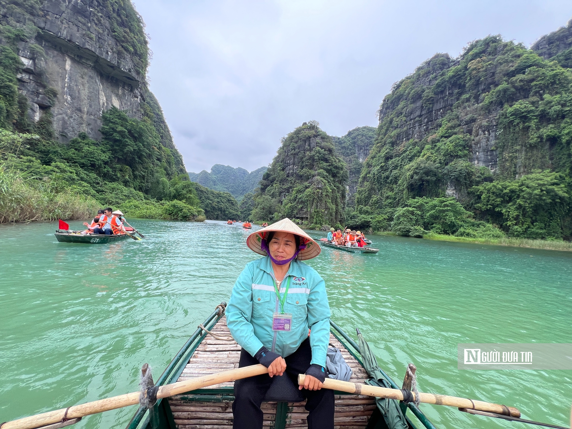 Những “cơ trưởng mặt nước” chở di sản bằng tình yêu quê hương