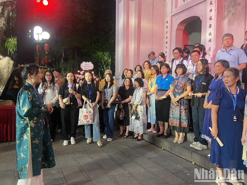 ស្វែងយល់ពីភាពស៊ីជម្រៅនៃវប្បធម៌ខាងវិញ្ញាណតាមរយៈដំណើរកម្សាន្តពេលរាត្រី 