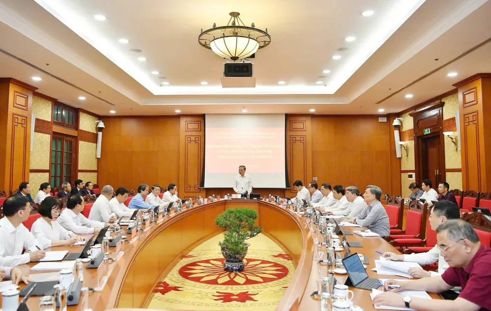Hop Ban Chi dao phat trien KHCN 3.jpg