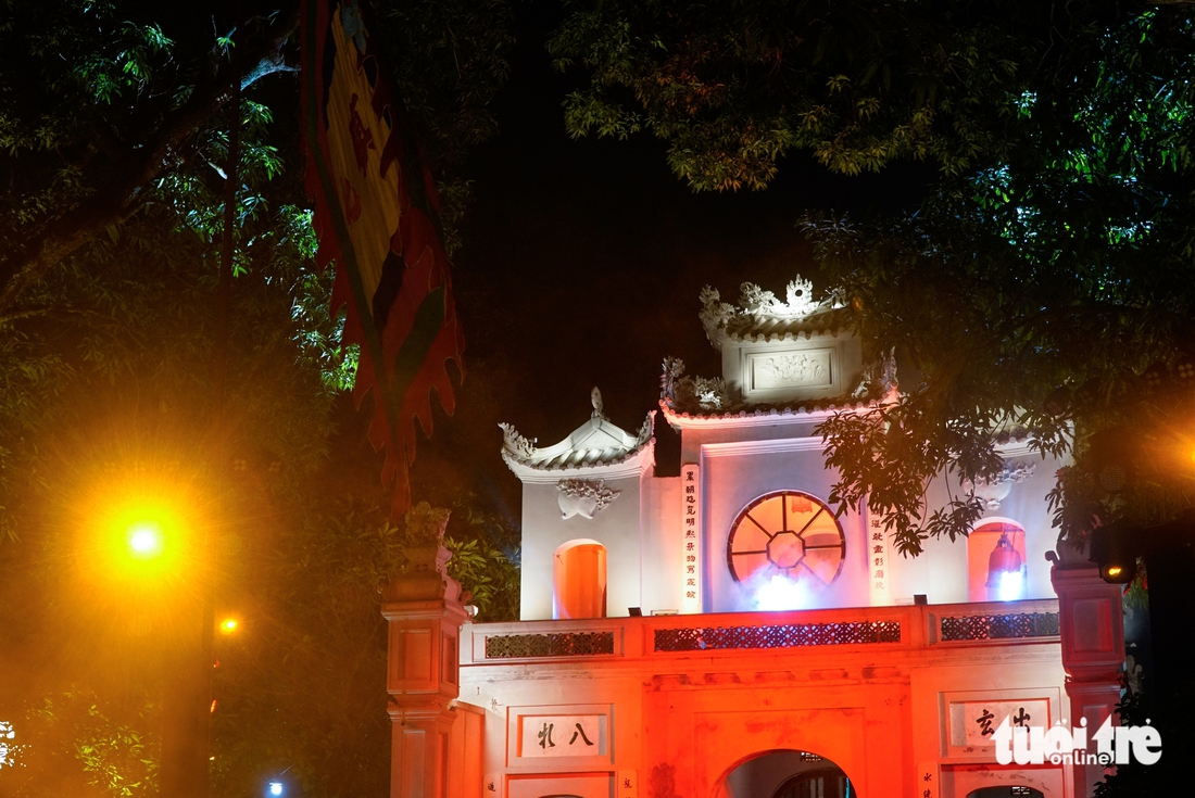 tiếng chuông trấn vũ - Ảnh 2.