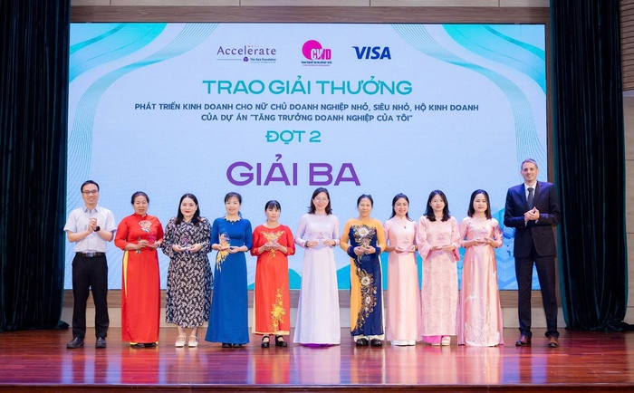 ក្មេងស្រី Muong នាំយកនំ Gai ជាអំណោយដ៏ពេញនិយមនៅ Suoi Ca Than - រូបថត ៤.