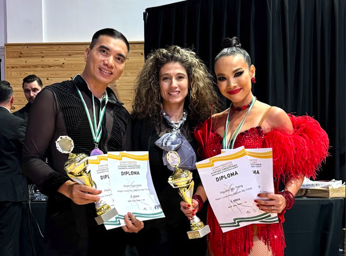 Cặp đôi dancesport Việt Nam lọt top 30 xuất sắc nhất thế giới lứa tuổi trung niên- Ảnh 2.