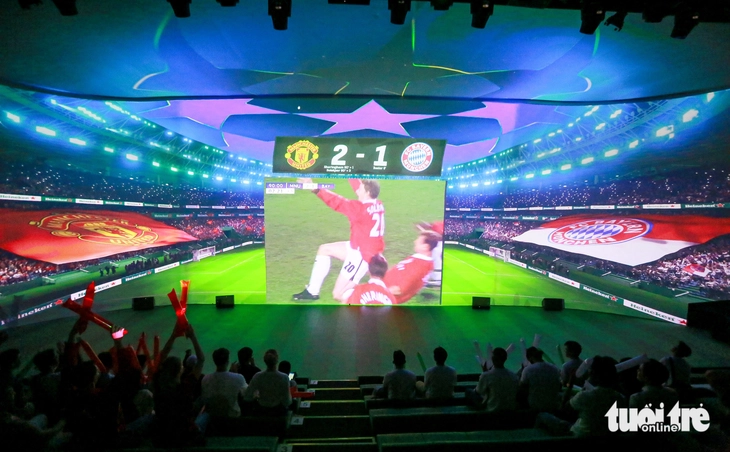 Xem chung kết Champions League từ “khán đài vô cực” tại công viên bờ sôngTP Thủ Đức - Ảnh 3.