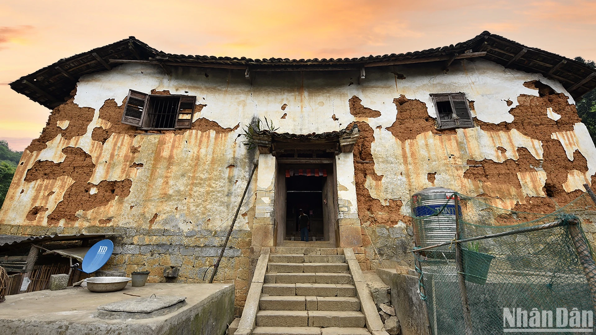 Ha Sung - Shadow of time on the stone plateau photo 7