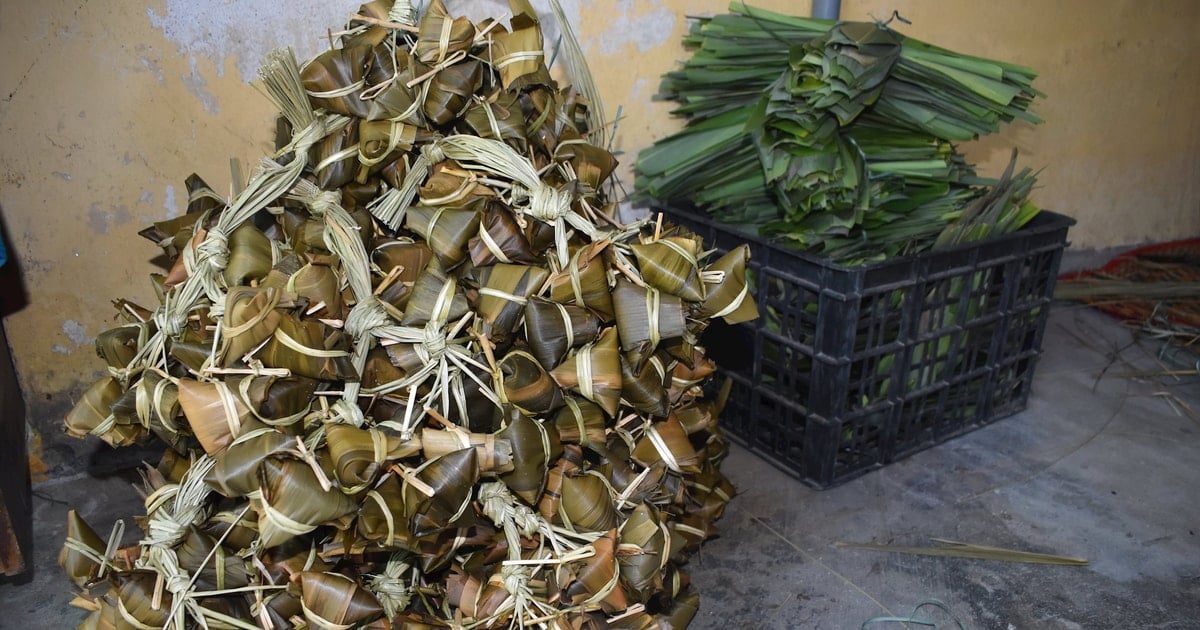 ថែរក្សាអាជីពធ្វើនំផេះនៅ Hoi An