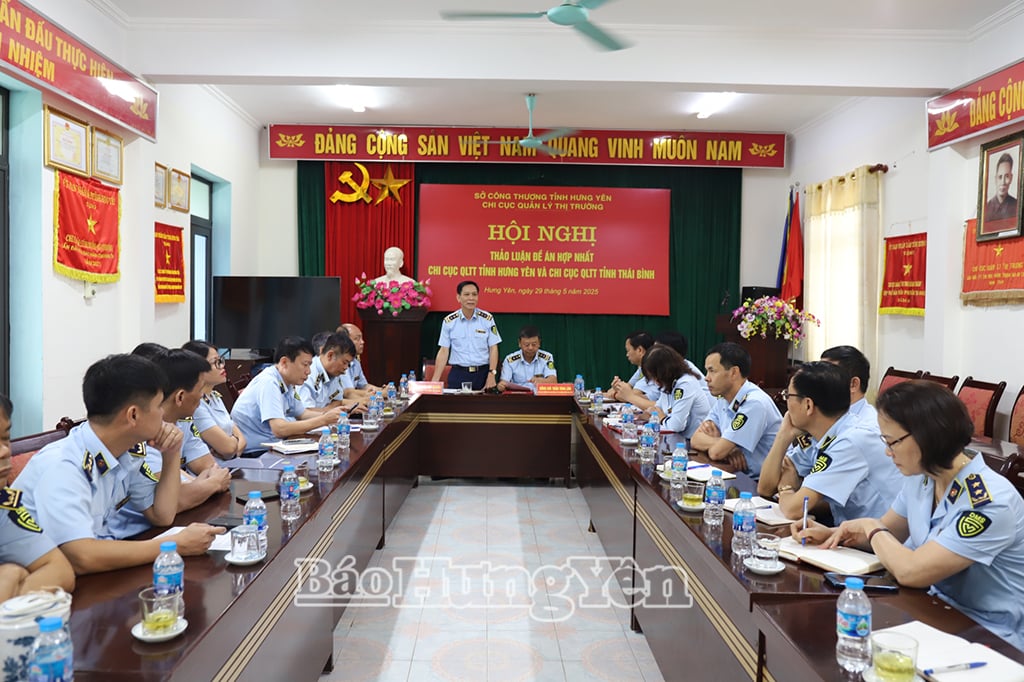 Le chef du département de gestion du marché de la province de Thai Binh s'exprimant lors de la conférence
