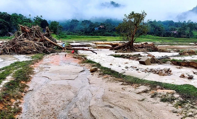 La aldea fronteriza de la provincia de Nghe An se inundó durante la noche. Foto: VNA