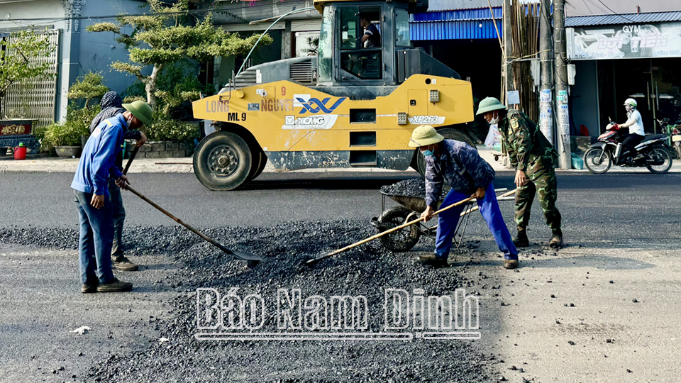 Se ha reparado y mejorado la infraestructura de tráfico de la ciudad de Cat Thanh (Truc Ninh) para ayudar a las personas a viajar y comerciar cómodamente.