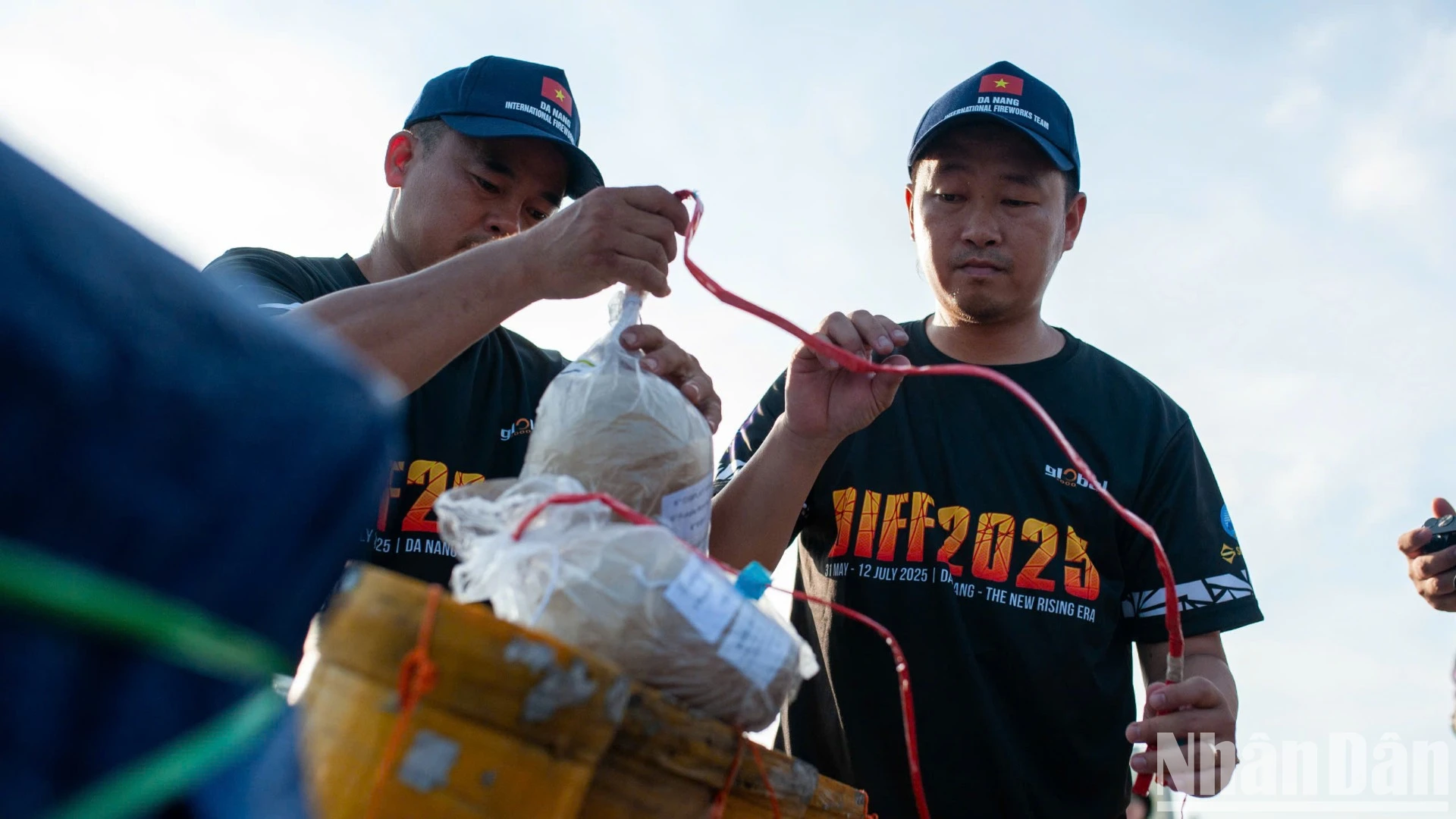 Unerwartete Enthüllungen am Eröffnungsabend des Da Nang International Fireworks Festival 2025 Foto 8