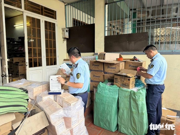Phát hiện hơn 2.000 mỹ phẩm không rõ nguồn gốc tại Buôn Ma Thuột ngày đầu kiểm tra - Ảnh 1.