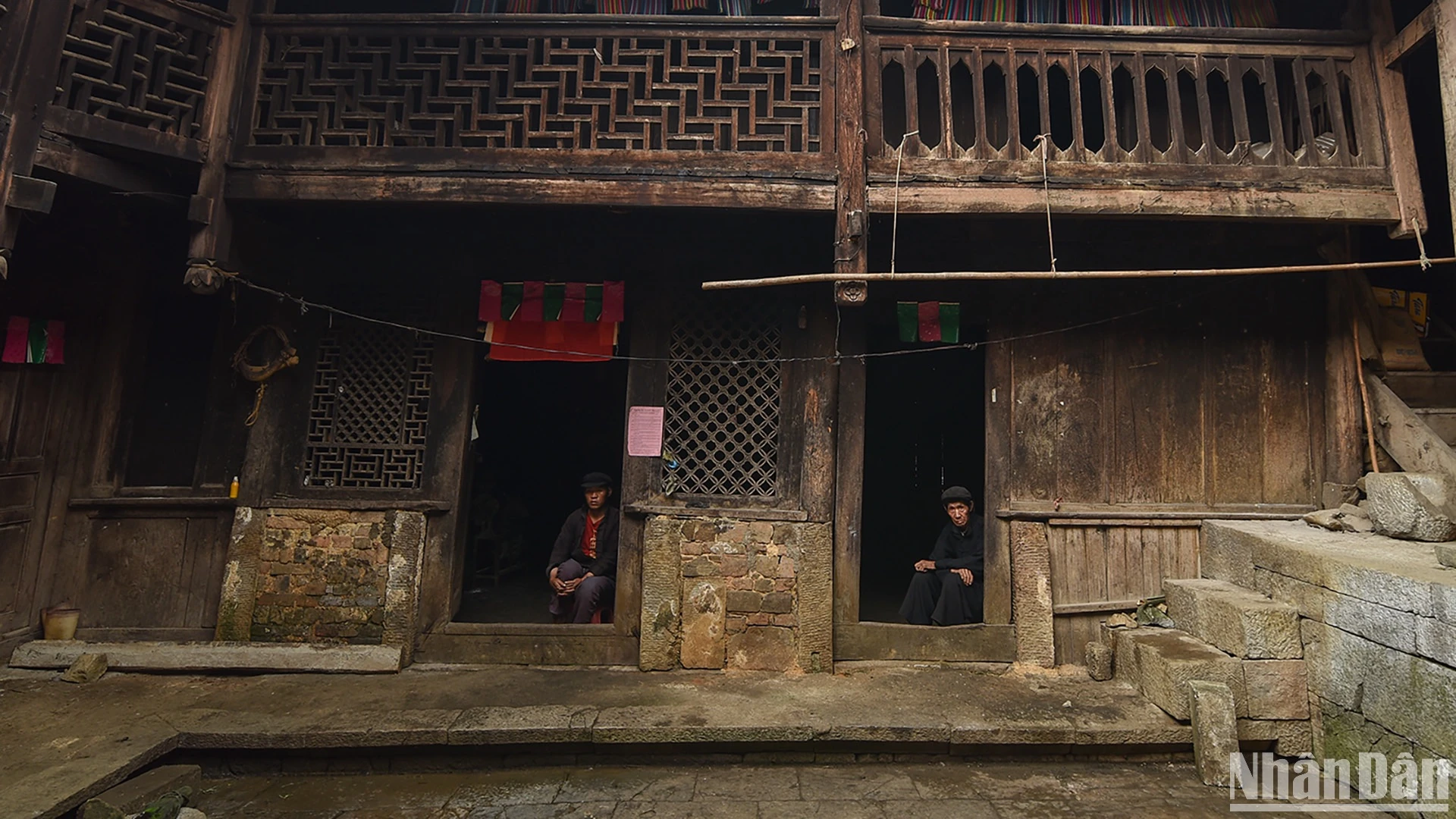 Ha Sung - Shadow of time on the stone plateau photo 6