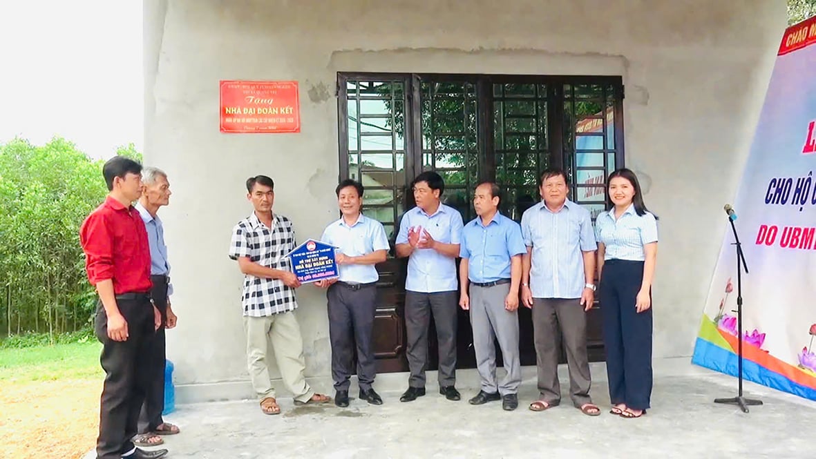ទីប្រជុំជន Quang Tri ជាមូលដ្ឋានបានបញ្ចប់ការលុបបំបាត់ផ្ទះបណ្ដោះអាសន្ន និងទ្រុឌទ្រោមសម្រាប់ជនក្រីក្រ និងអ្នកមានបុណ្យ។