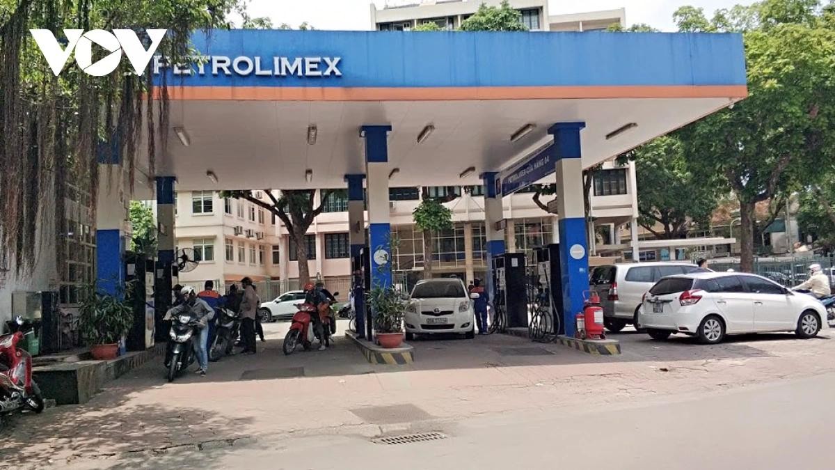Giá các mặt hàng xăng tăng, giá dầu giảm từ 15h00 chiều 29/5.