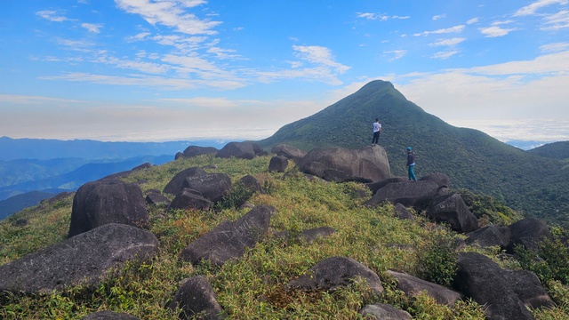 Khám phá Trekking đỉnh Voi Mẹp - nóc nhà Quảng Trị đầy thú vị - Ảnh 2.