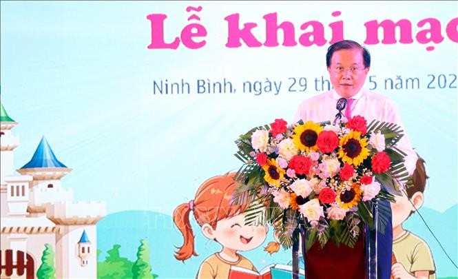 Thứ trưởng Bộ Văn hóa, Thể thao và Du lịch Tạ Quang Đông phát biểu khai mạc ngày hội. Ảnh: Hải Yến/TTXVN.