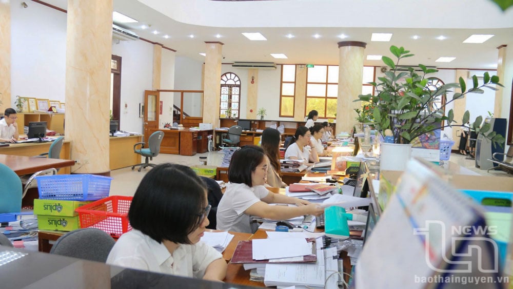 Cán bộ, công chức Ngân hàng nhà nước Khu vực 5 tuân thủ quy định về thời gian làm việc, nghiêm túc thực hiện chức trách, nhiệm vụ được giao.