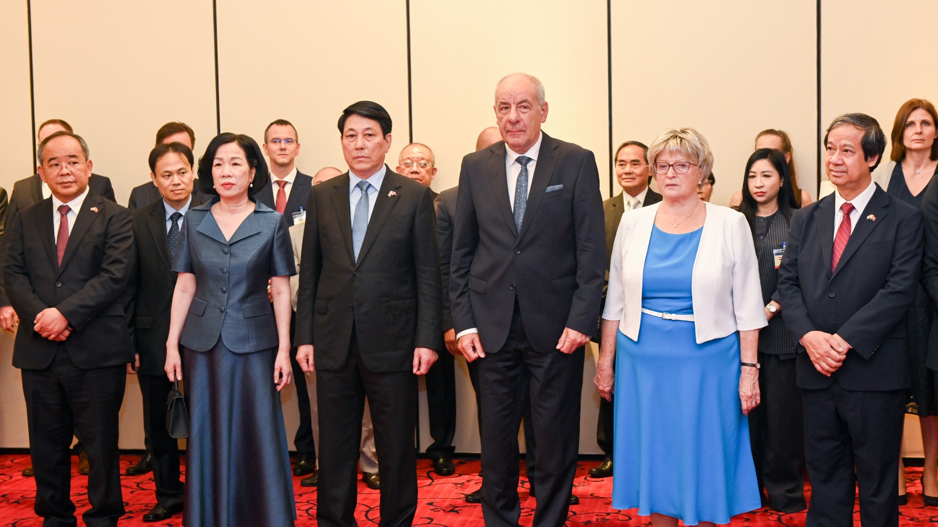 [Photo] Vietnamese and Hungarian leaders attend the opening of the exhibition by photographer Bozoky Dezso