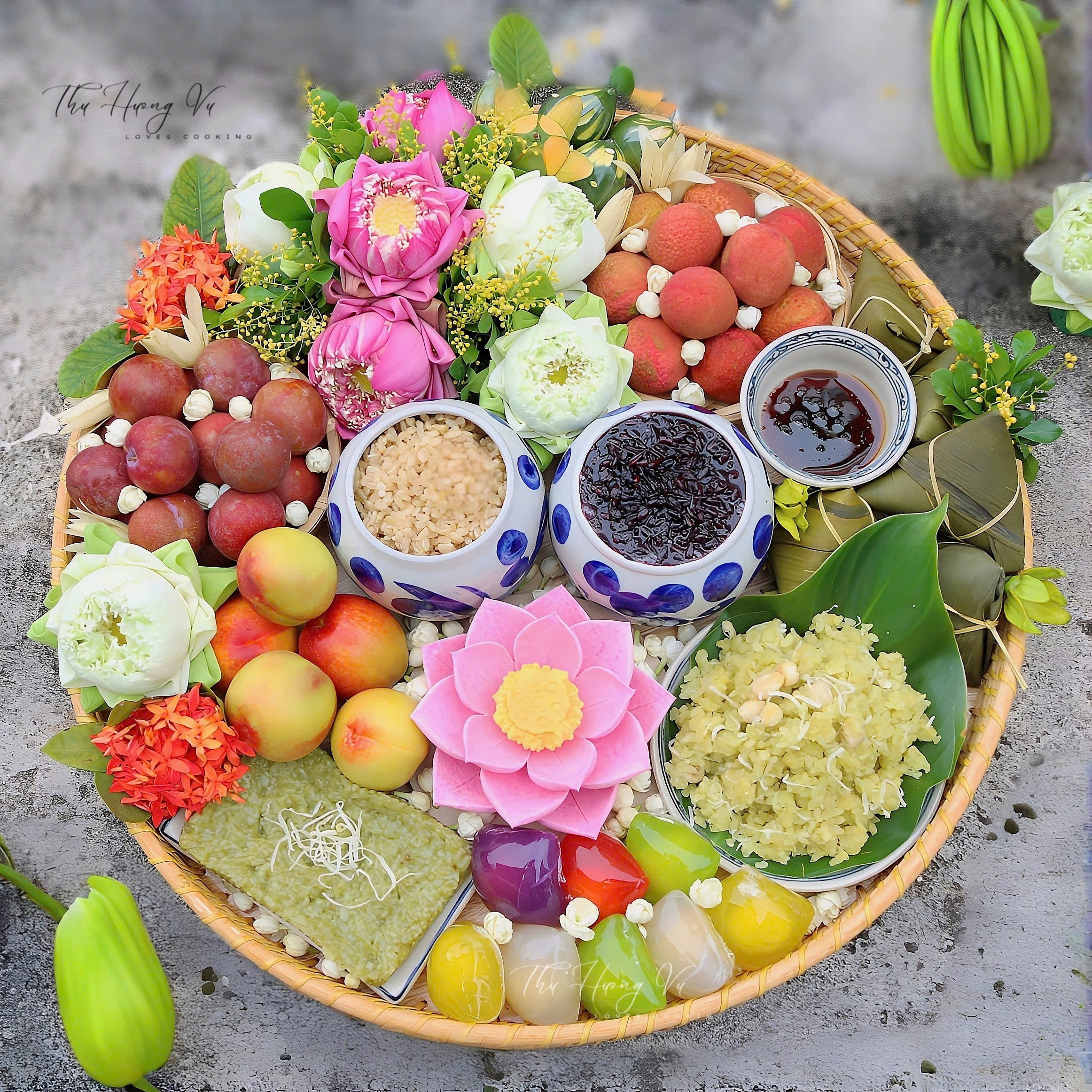Mâm cúng Tết Đoan Ngọ của mẹ đảm Hà thành: Gói trọn hồn Việt trong từng lễ vật - Ảnh 1.