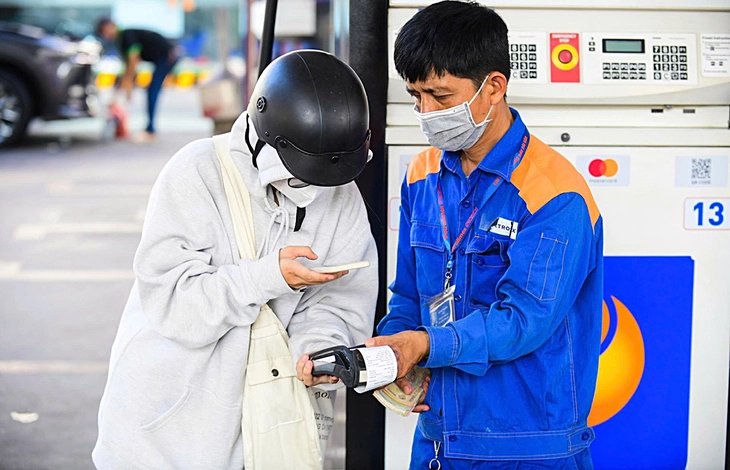 không dùng tiền mặt - Ảnh 1.