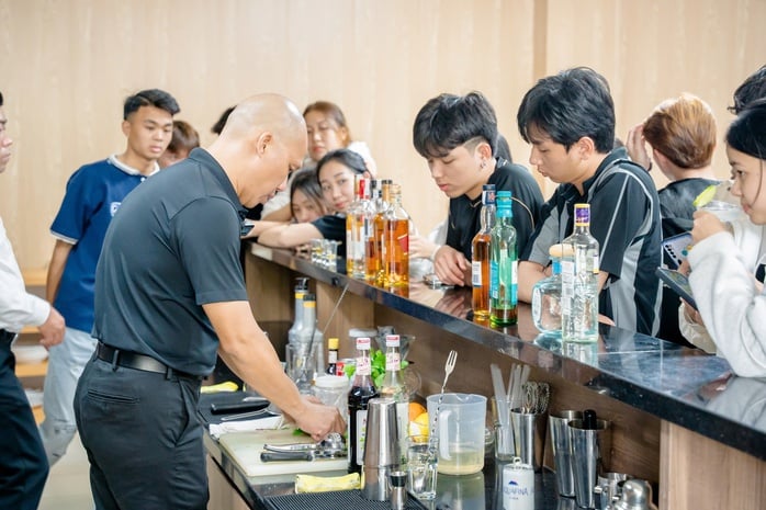 Trang bị 4 nhóm kỹ năng thiết yếu cho sinh viên ngành du lịch - Ảnh 2.