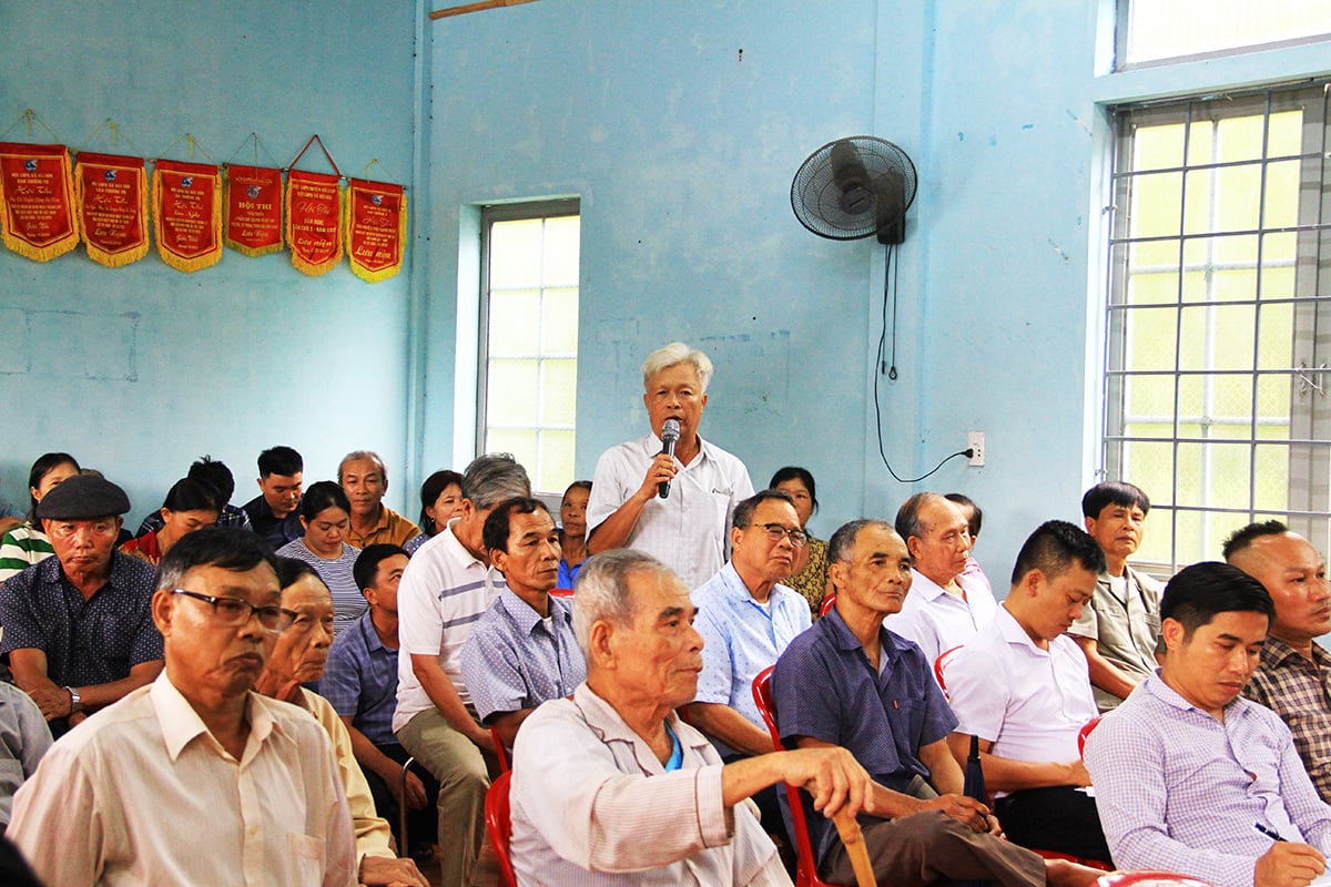 Continuing dialogue with Hai Son residents about sand mines on My Chanh river