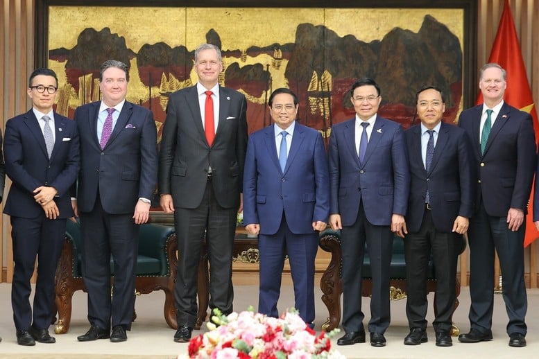 The Chairman of Excelerate Energy Group proposed that the Government direct Vietnamese ministries, sectors and localities to create favorable conditions for Excelerate Energy Group to invest and develop LNG infrastructure in Vietnam; ensure a stable LNG supply and establish joint ventures with Vietnamese partners to expand the market, aiming to make Vietnam an LNG distribution center of the ASEAN region - Photo: VGP/Nhat Bac
