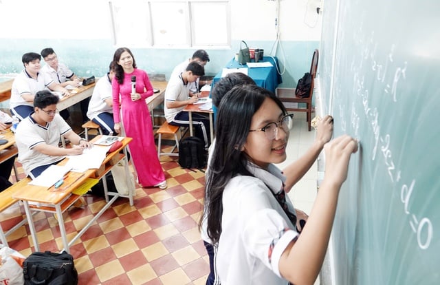 Tuyển dụng giáo viên, quản lý trường ra sao khi bỏ cấp huyện? - Ảnh 2.