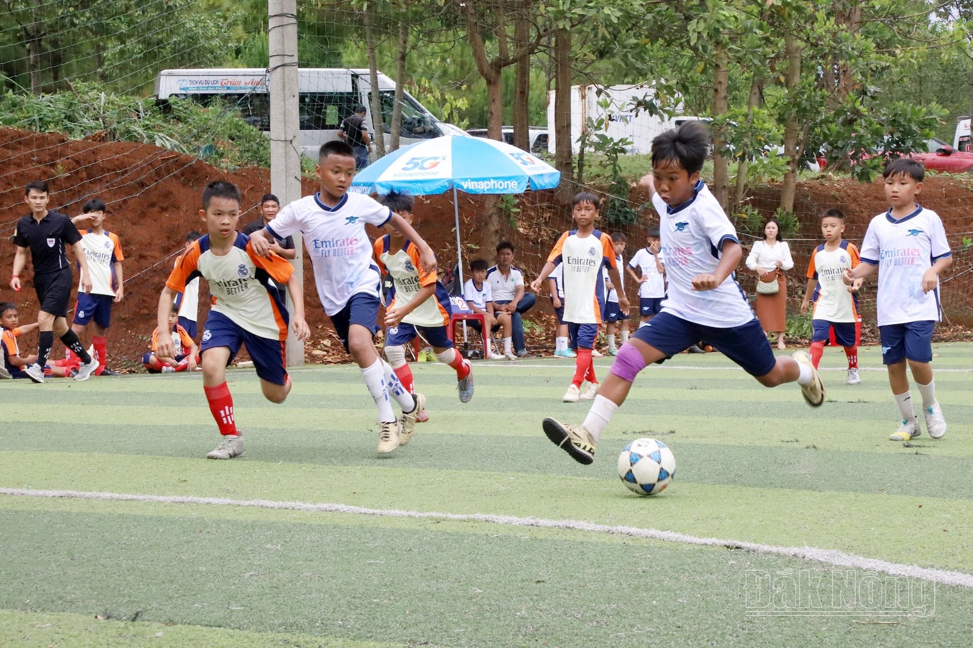 U11 Đắk R'lấp đẩy tốc độ trận bóng lên cao, tạo ra những bàn thắng đẹp mắt