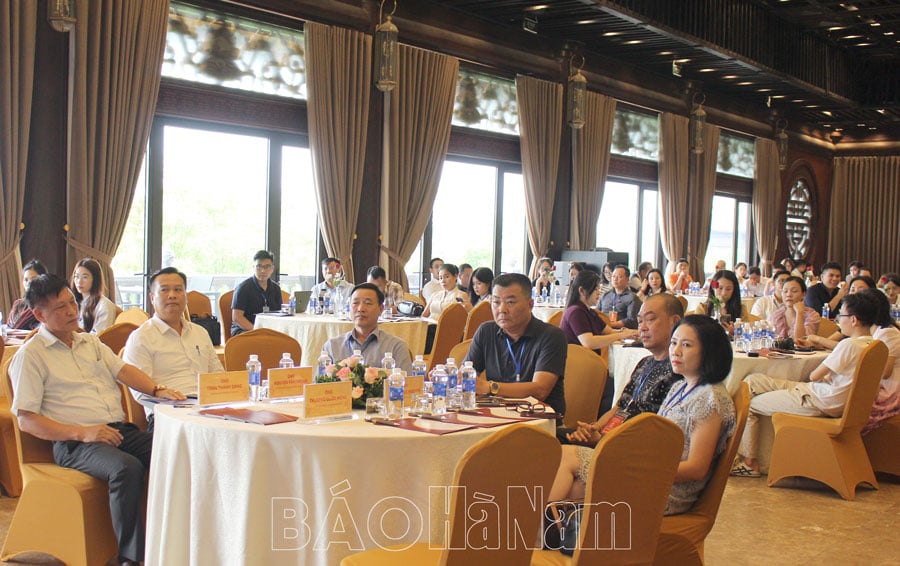 Plus de 200 entreprises du secteur du voyage et du tourisme ont participé au séminaire « Tam Chuc - Produits touristiques à l'ère de la saturation »