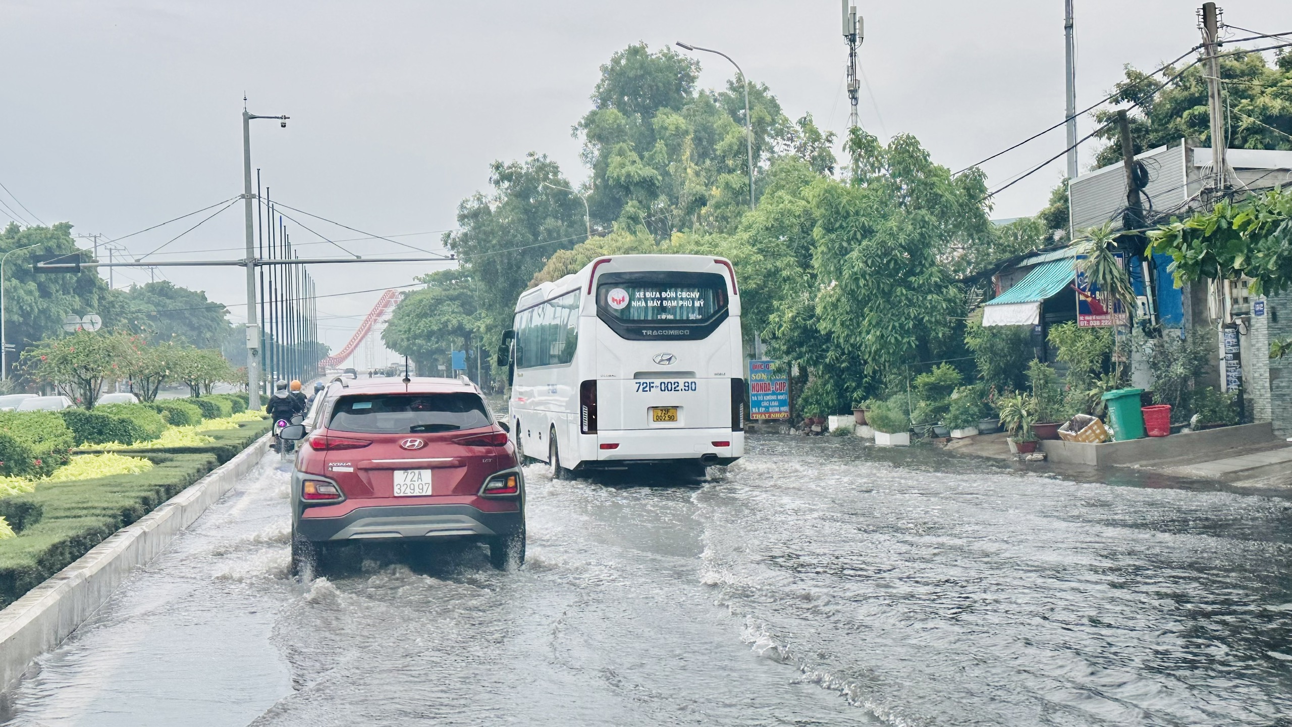 Calle Vo Nguyen Giap, Ciudad. Vung Tau, cerca del puente Co May, todavía está muy inundado.