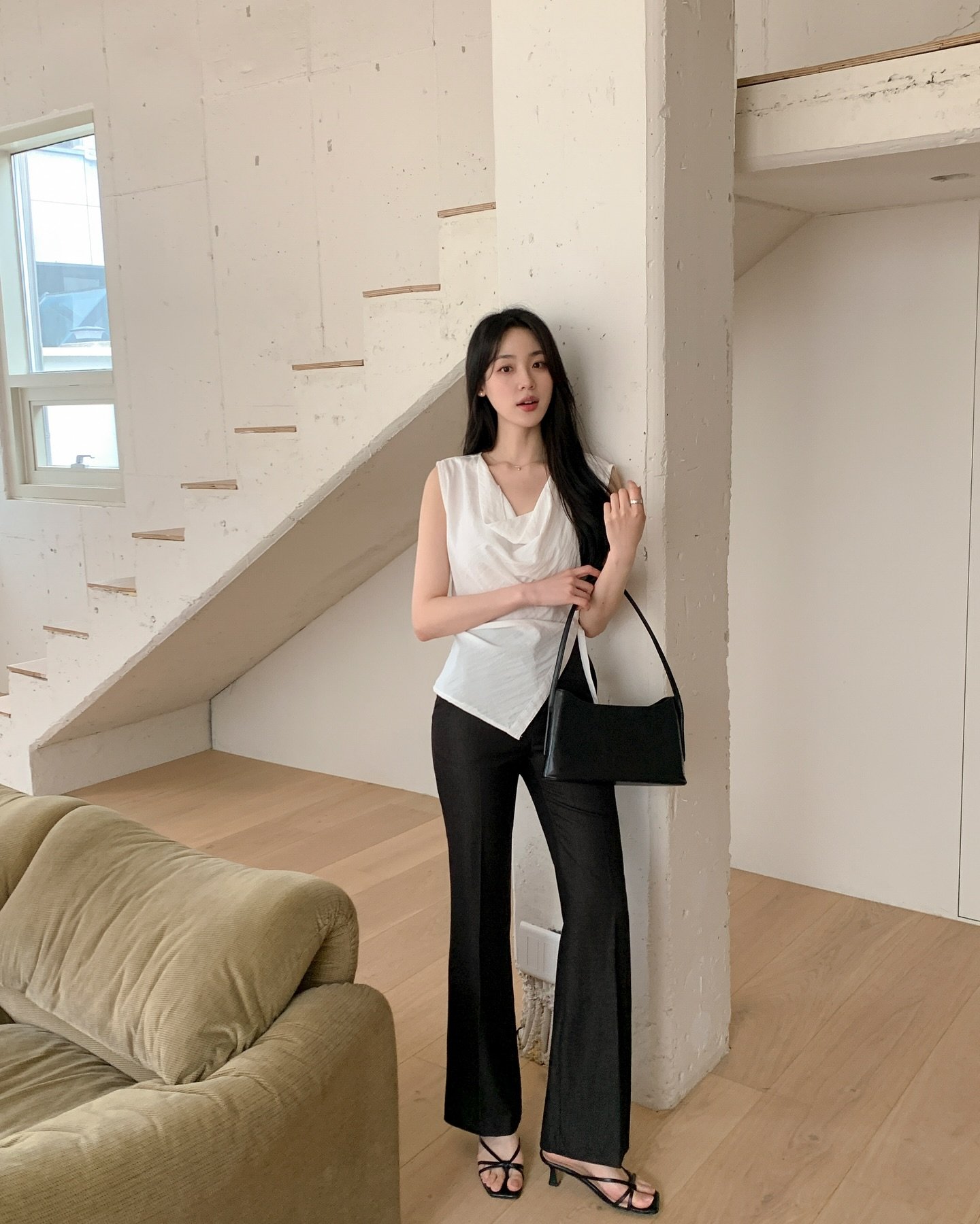 Mặc quần dài theo 10 cách tối giản: Hóa ra không cần cầu kỳ, tốn công vẫn có thể đẹp và sang đến thế- Ảnh 1.