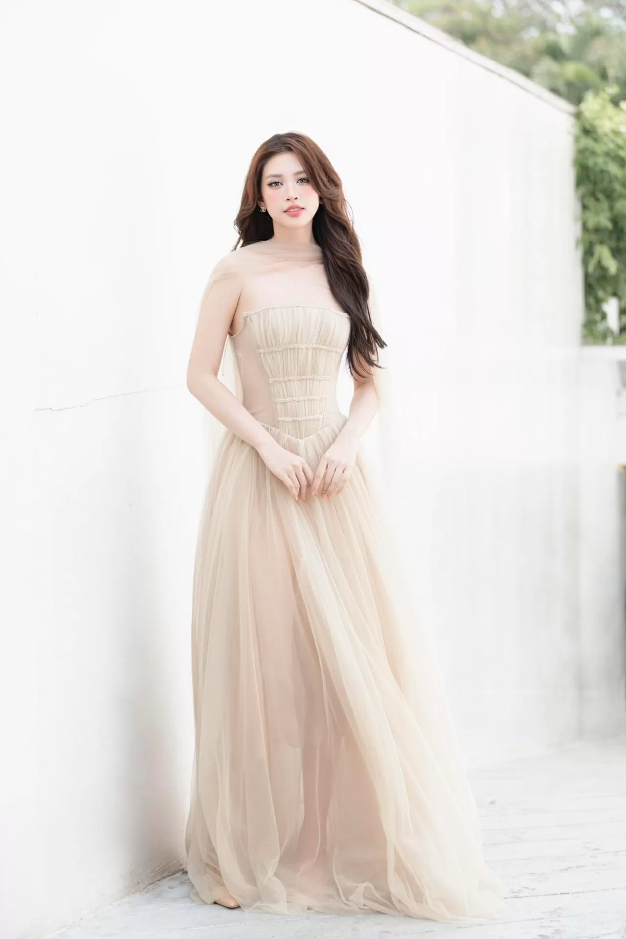 Ngắm bộ ảnh đẹp nên thơ của Hoa hậu Trần Tiểu Vy - Ảnh 8.