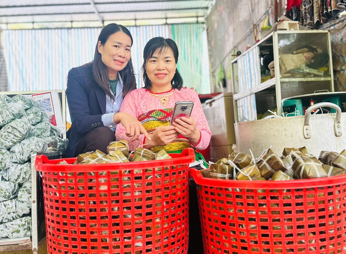 ក្មេងស្រី Muong នាំយកនំ Gai ជាអំណោយដ៏ពេញនិយមនៅ Suoi Ca Than - រូបថត ៣.