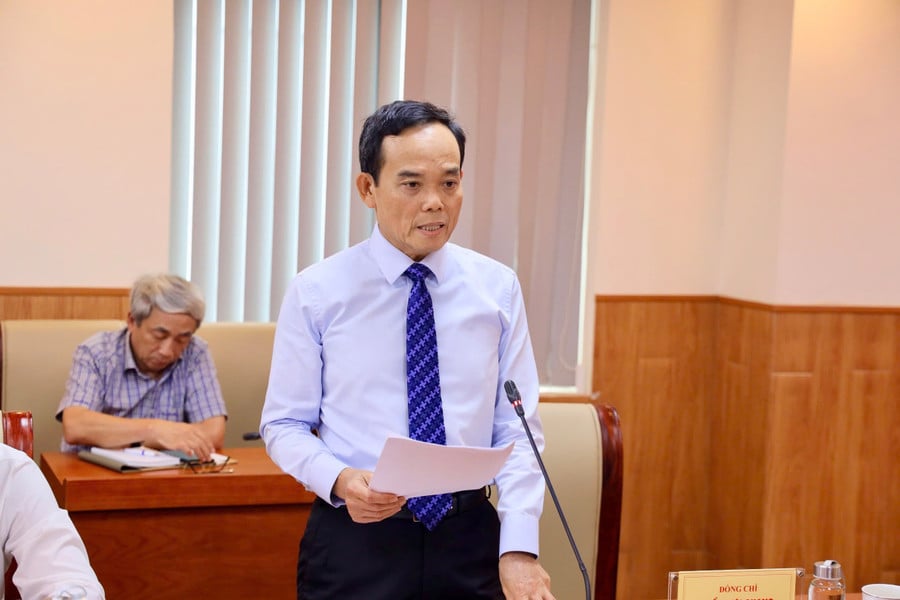 Trưởng ban Chính sách, chiến lược Trung ương Trần Lưu Quang báo cáo tại cuộc làm việc