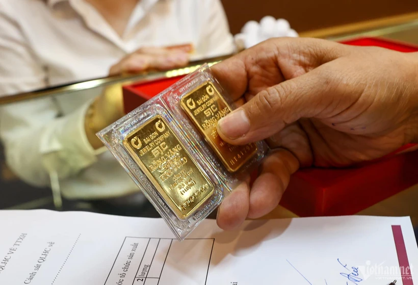 Die inländischen Goldpreise fielen im Einklang mit dem weltweiten Abwärtstrend stark um 1,5 Millionen VND. (Foto: Vietnam+)