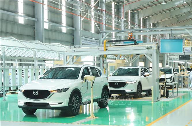 สายการประกอบรถยนต์นั่งส่วนบุคคลที่โรงงานของบริษัท Truong Hai Auto Corporation (Thaco) ในเขตเศรษฐกิจเปิด Chu Lai อำเภอ Nui Thanh จังหวัด Quang Nam ภาพประกอบ: VNA