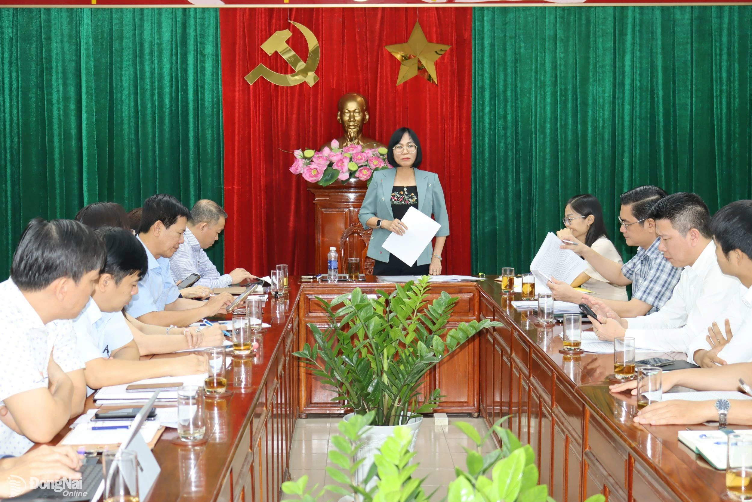 Phó chủ tịch UBND tỉnh Nguyễn Thị Hoàng phát biểu kết luận buổi làm việc. Ảnh: Hoàng Lộc