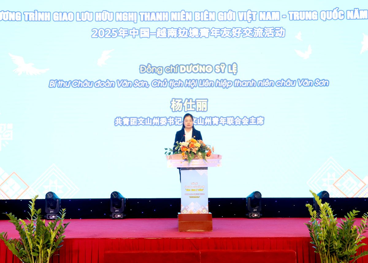 Bí thư Châu đoàn Văn Sơn, Chủ tịch Hội Liên hiệp Thanh niên Châu Văn Sơn Dương Sỹ Lệ phát biểu tại hội đàm.