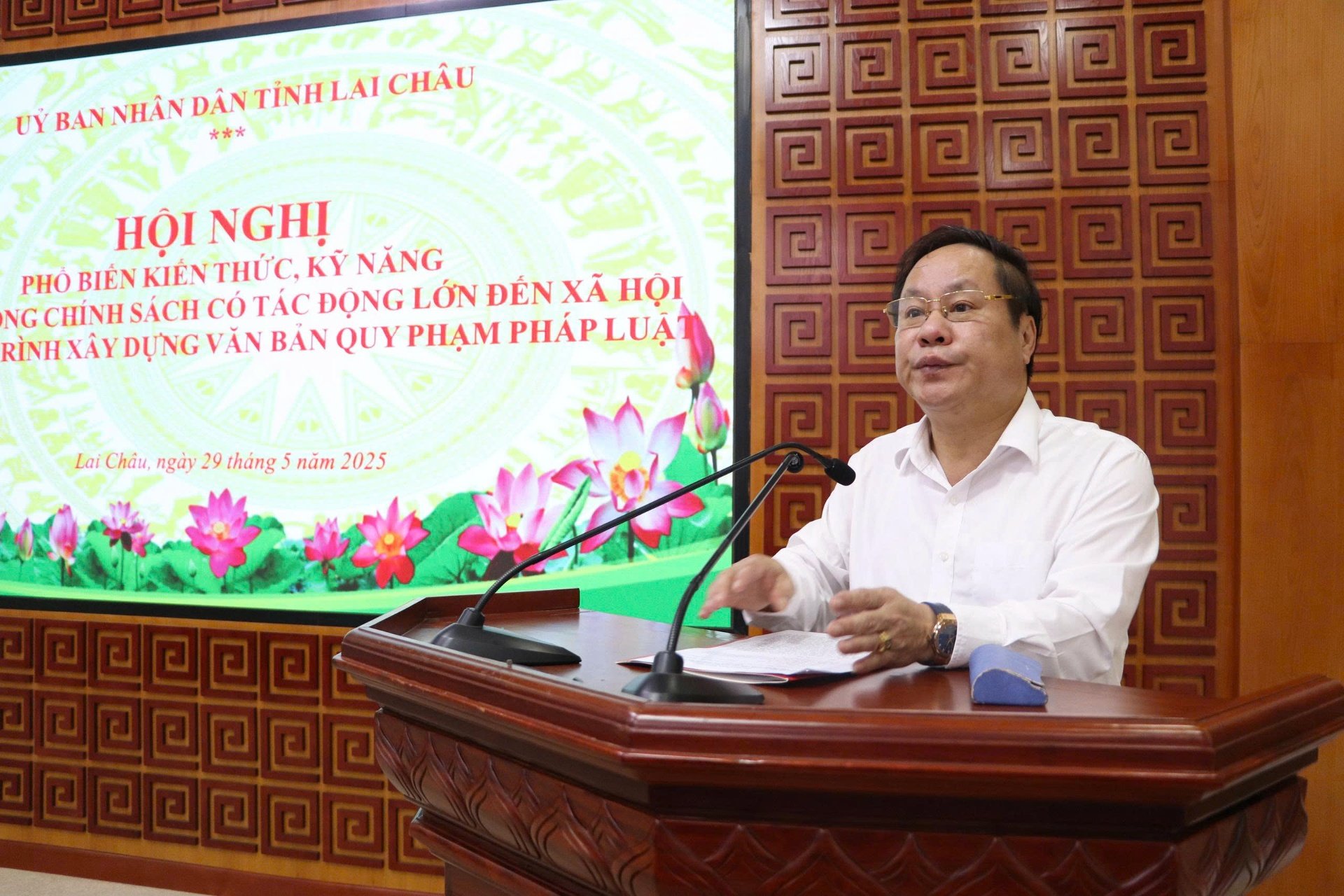 Đồng chí Tống Thanh Hải - Ủy viên Ban Thường vụ Tỉnh ủy, Phó Chủ tịch UBND tỉnh phát biểu chỉ đạo tại hội nghị.