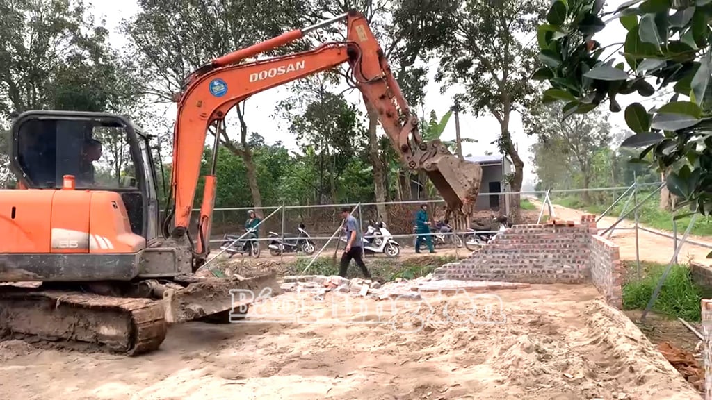 Xã Trung Hoà (Yên Mỹ) tổ chức cưỡng chế công trình vi phạm trên đất nông nghiệp
