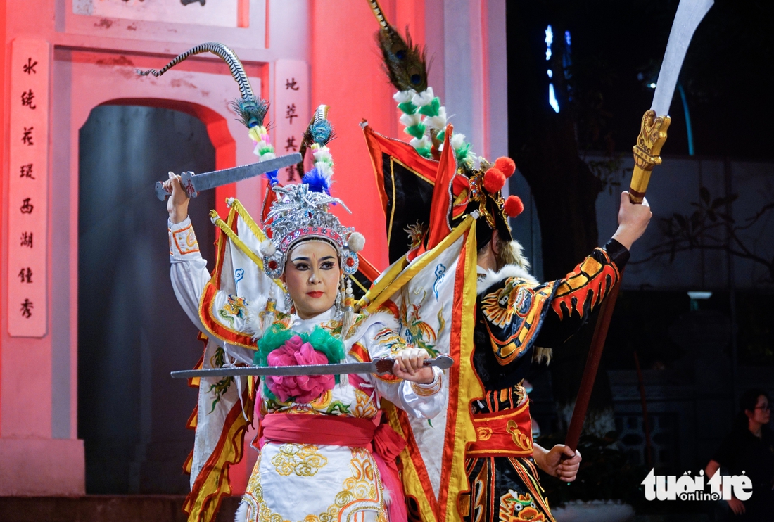 tiếng chuông trấn vũ - Ảnh 1.